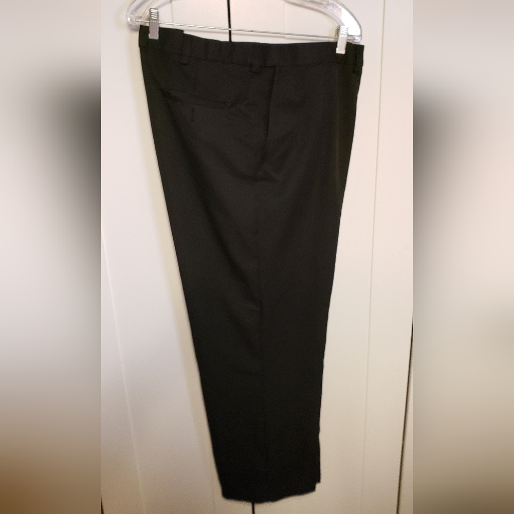 Haggar dress pants - black